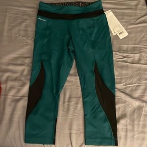 NWT Run Capris in Campari [Lolë]